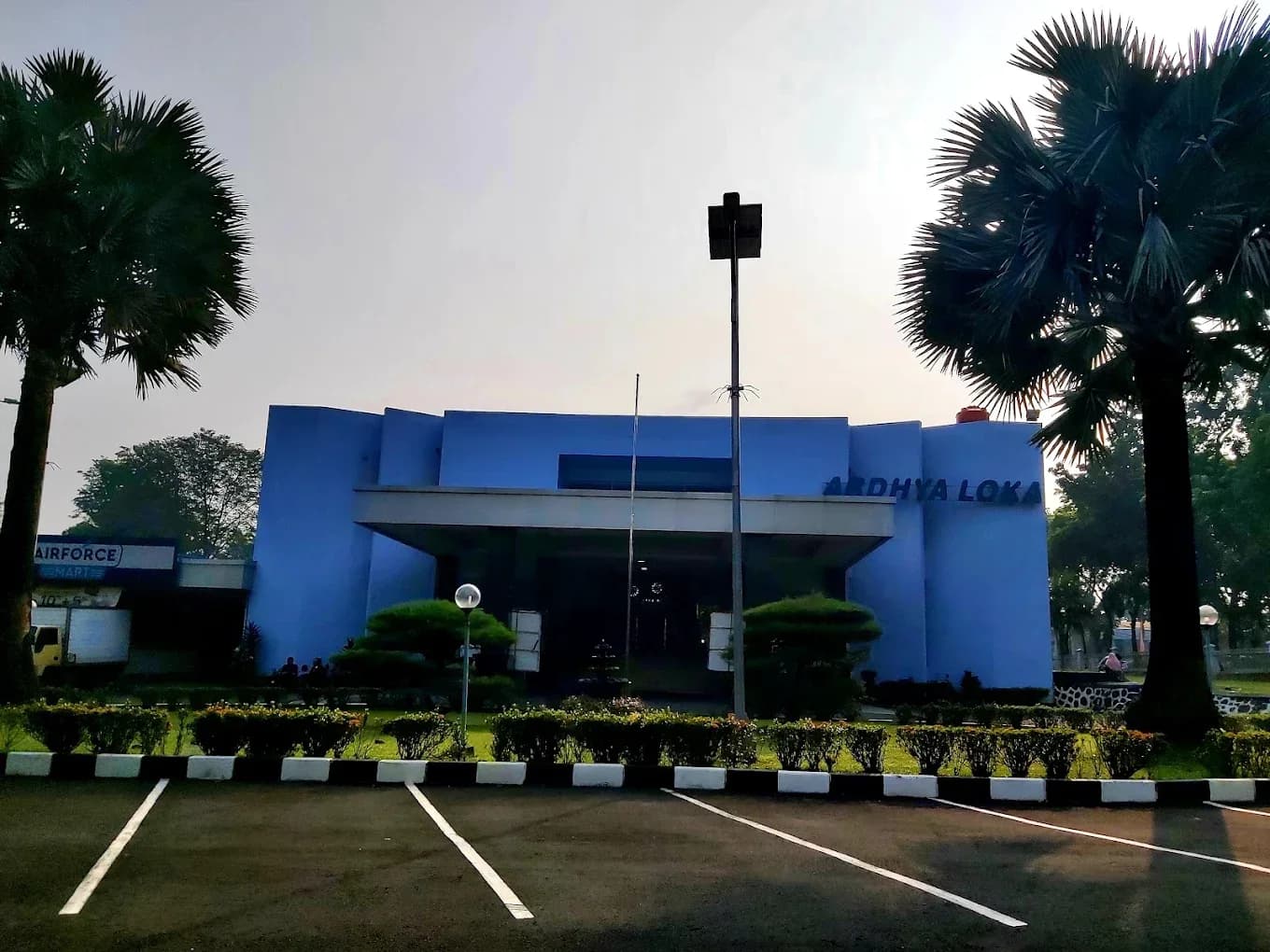 Tampak depan Balai Prajurit Ardhya Loka